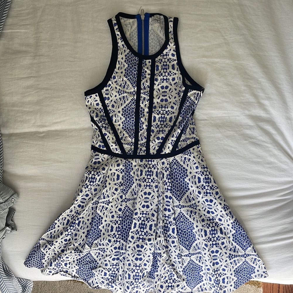 Fitted Parker dress. Blue and white pattern with black detail
